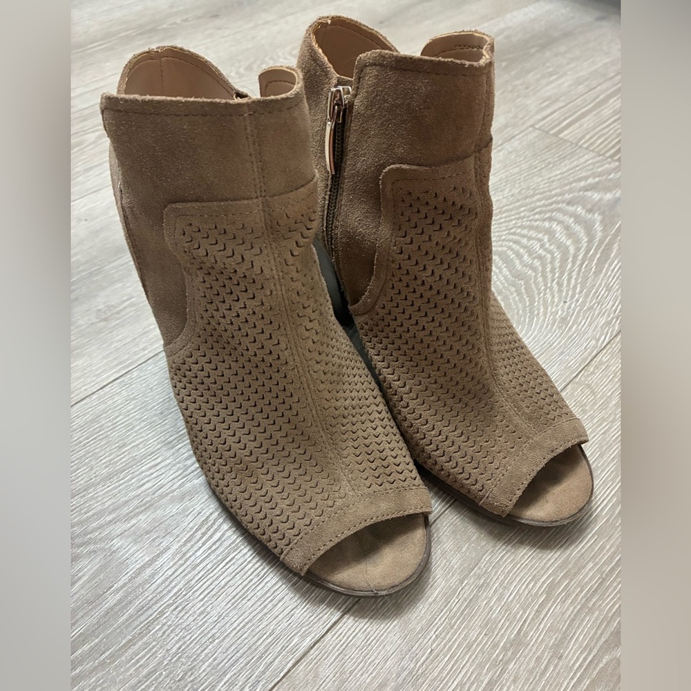 Essex Lane open toe bootie in taupe. Size 9.5 / 41